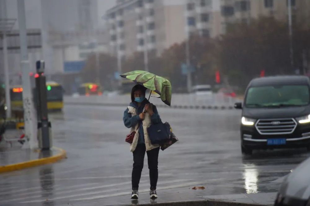 這場雨啥時(shí)停？晚高峰受影響嗎？明天濱海新區(qū)最低氣溫將跌至……