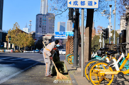 大雪不見雪 落葉滿津城