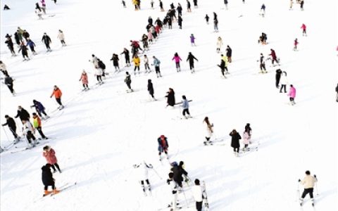 又到滑雪季 薊州山區(qū)的多個滑雪場相繼正式對外開放