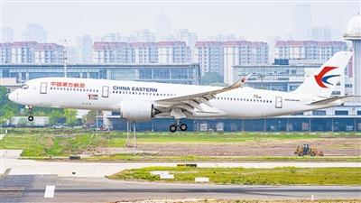 首架A350飛抵空客天津廠區(qū) 將總裝交付