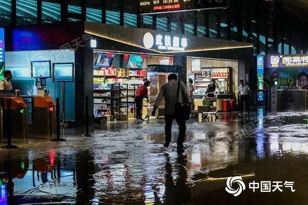 今日南方強(qiáng)降雨達(dá)鼎盛 華南依舊保持高“炎”值