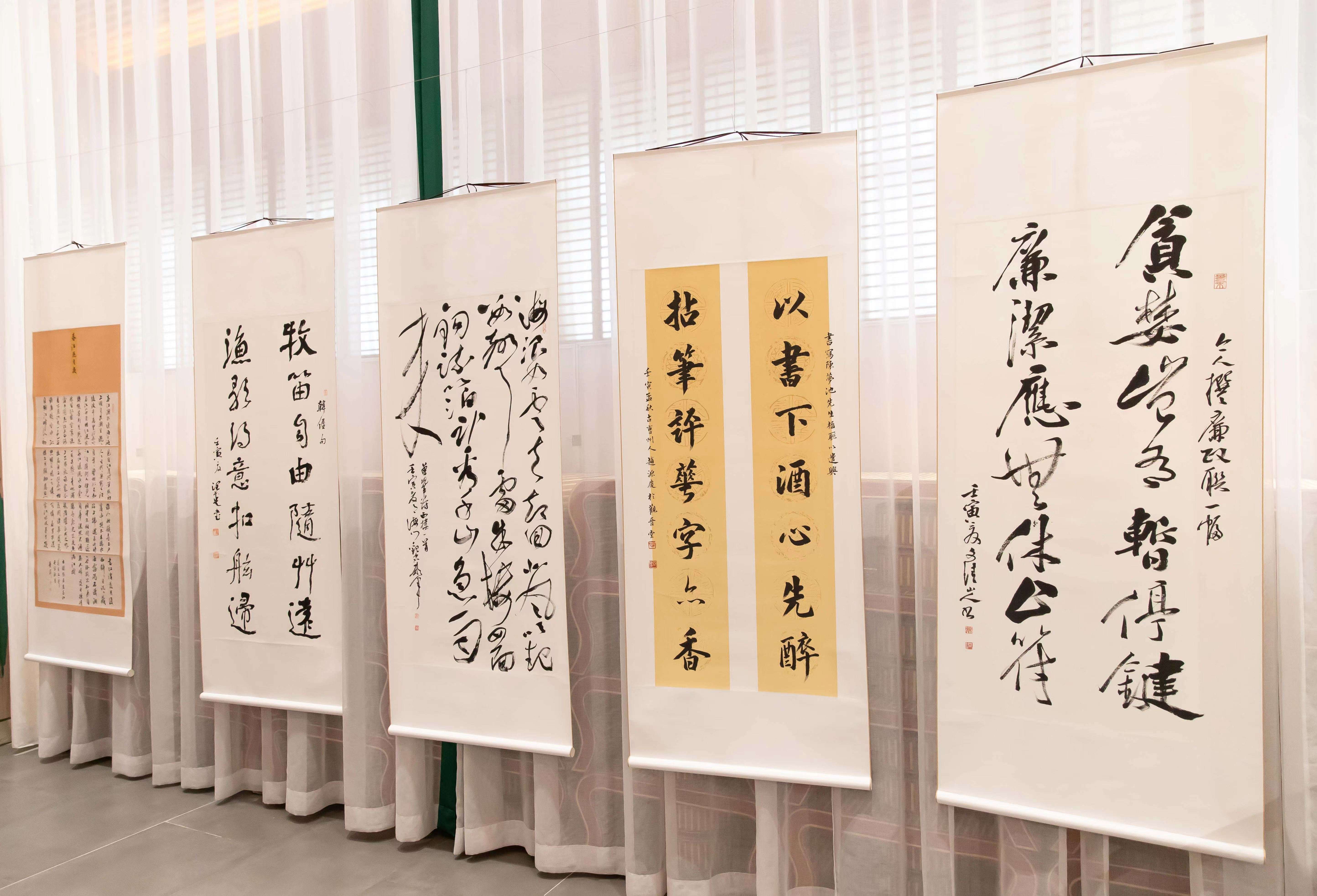 以書言志、以畫寄情——新時(shí)代天津新成就展暨翰墨頌黨恩書畫作品展亮相天津