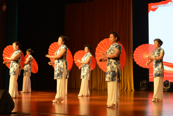 濱海新區(qū)文化館舉辦“永遠(yuǎn)跟黨走 奮進(jìn)新征程”文藝專場(chǎng)演出