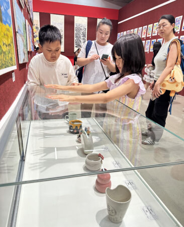 第四屆全國少年兒童繪畫書法美育展開展 傳統(tǒng)文化陶藝作品驚艷亮相