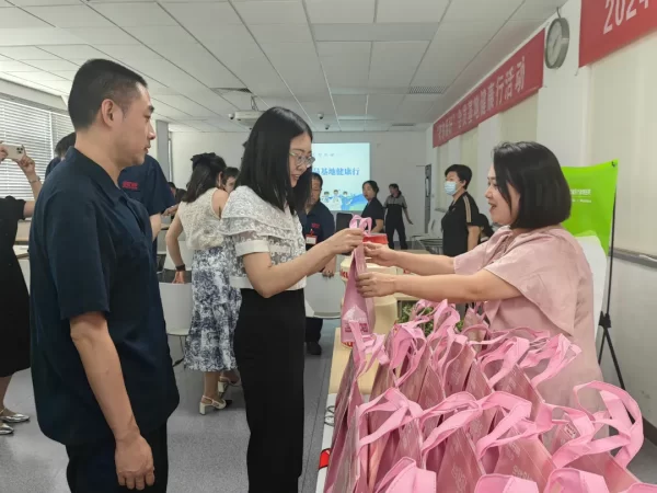 【會員基地·有你泰好】炎炎夏日，“送健康”“送清涼”到企業(yè)到一線