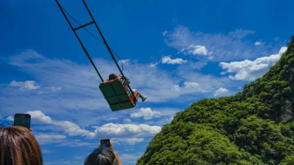 “我在天津最高峰等你”九山頂景區(qū)舉行第二屆軍人集體婚禮