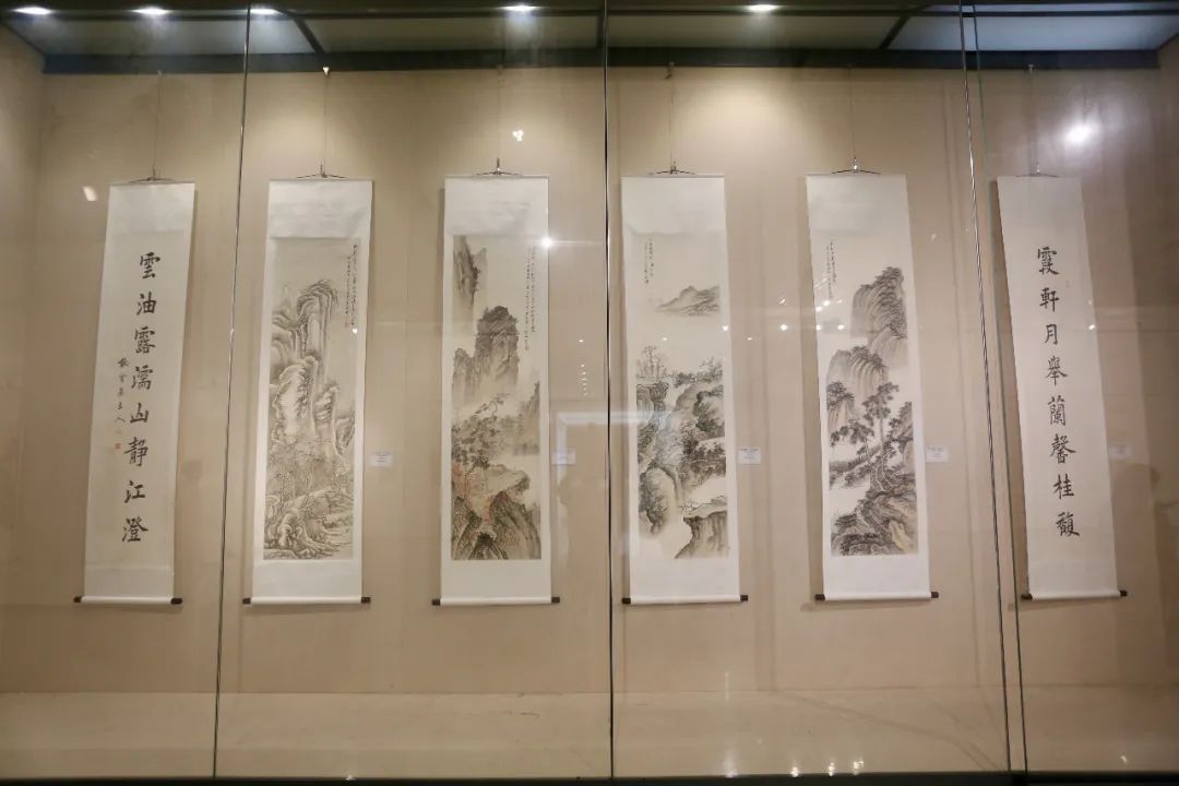 王寶利山水畫作品展在濱海美術(shù)館開幕 75件套作品呈現(xiàn)“翰墨蘊(yùn)香”